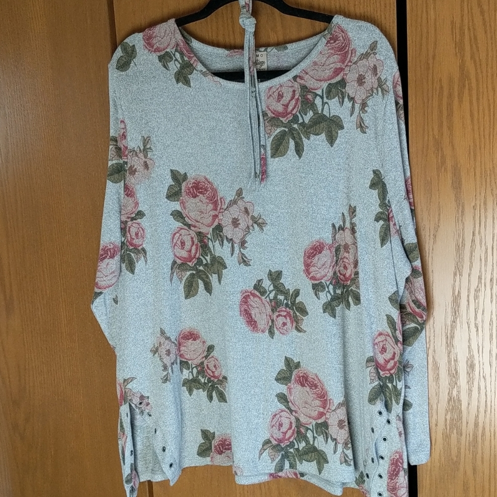 Knit floral tunic with side embellishment
